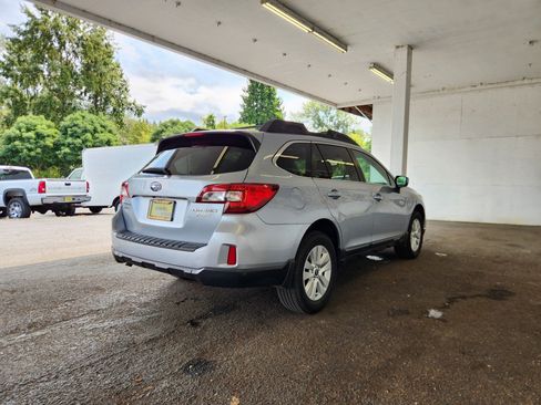 Used 2015 Subaru Outback 2.5i Premium AWD/4WD image 3