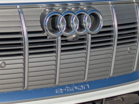 Used 2023 Audi e-tron Premium Plus w/ Premium Plus Package image 26