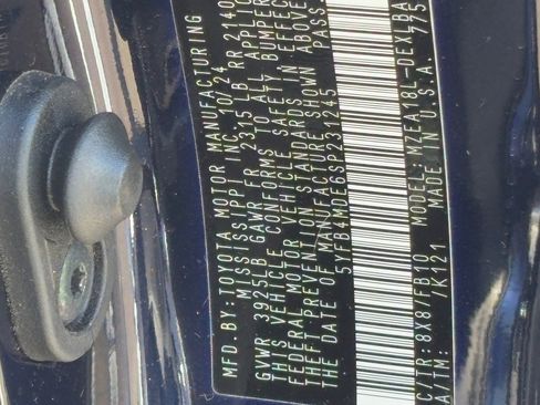 Certified 2025 Toyota Corolla LE image 29