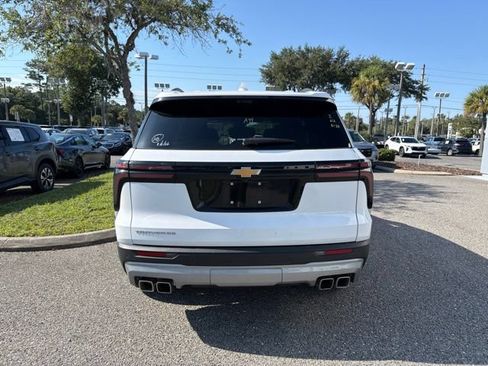Used 2026 Chevrolet Traverse LT w/ Driver Confidence Package FWD image 8
