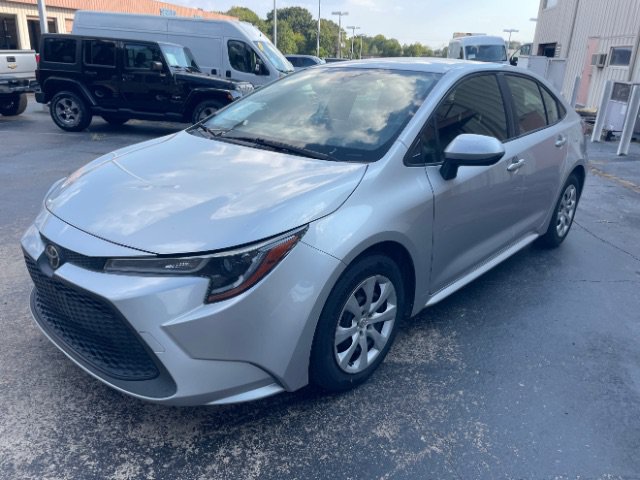 Used 2020 Toyota Corolla LE FWD image 2