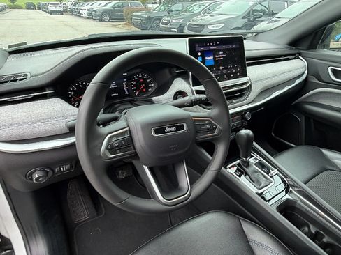 Used 2024 Jeep Compass Latitude AWD/4WD image 24