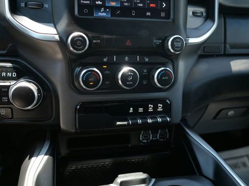 Used 2022 RAM 1500 Big Horn AWD/4WD image 17