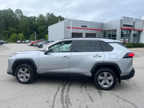 Used 2024 Toyota RAV4 XLE AWD/4WD image 3