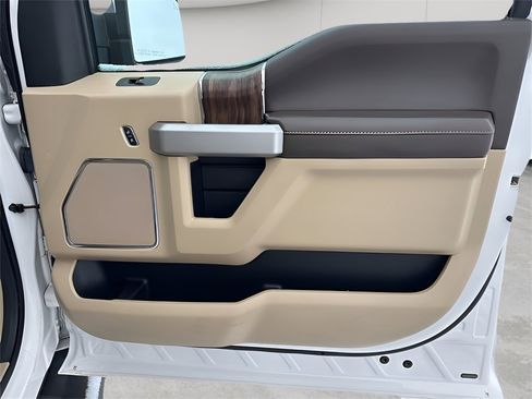 Used 2018 Ford F150 Lariat image 11