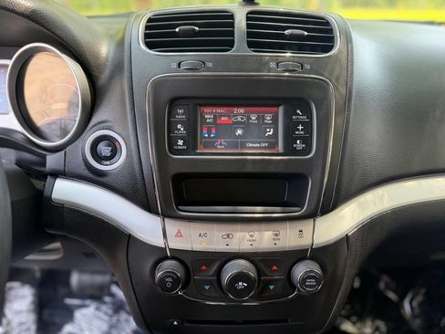 Used 2018 Dodge Journey SE w/ Blacktop Package FWD image 25