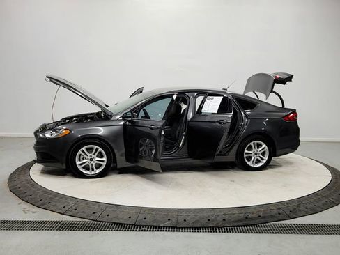 Used 2018 Ford Fusion SE image 12