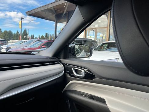 Used 2025 Jeep Compass Limited image 36