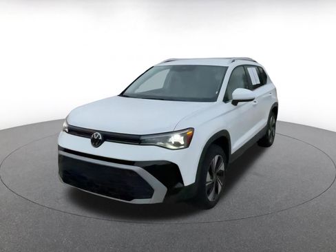 Used 2025 Volkswagen Taos SE image 7