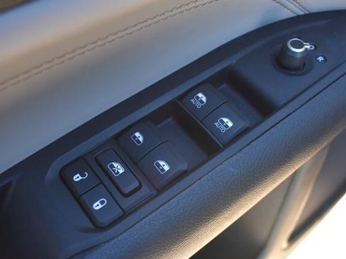Used 2022 Jeep Compass Limited AWD/4WD image 23