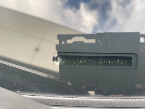 Used 2024 Mitsubishi Outlander SE image 16