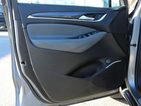 Used 2019 Buick Enclave Essence image 8