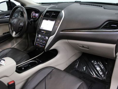 Used 2017 Lincoln MKC Reserve image 27