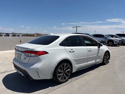 Used 2020 Toyota Corolla SE w/ SE Premium Package FWD image 3