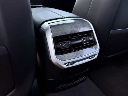 Used 2023 BMW 760i xDrive w/ Parking Assistance Package AWD/4WD image 20