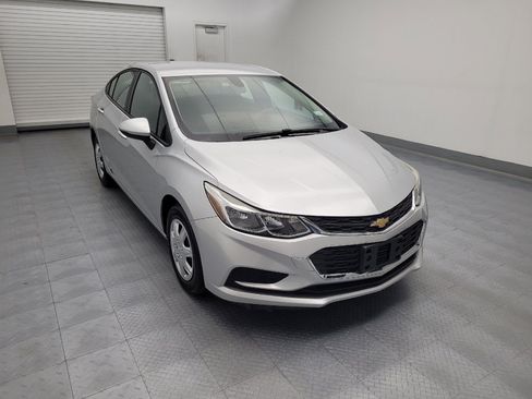 Used 2018 Chevrolet Cruze LS FWD image 13