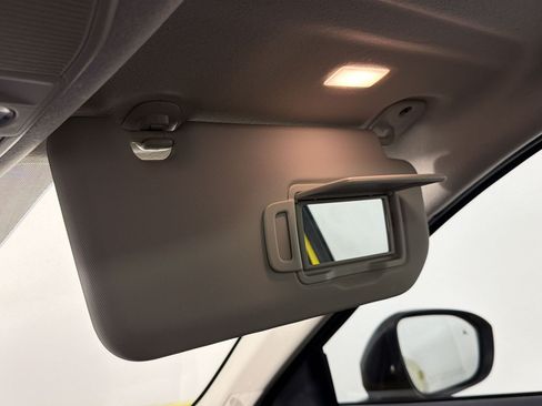 Used 2025 Nissan Kicks SR w/ SR Premium Package FWD image 30
