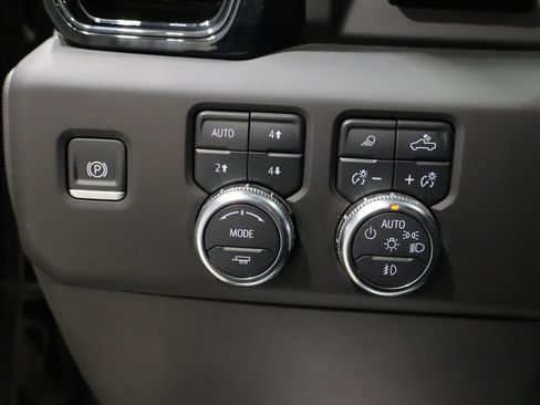 Used 2025 GMC Sierra 1500 AT4 w/ AT4 Premium Package AWD/4WD image 36