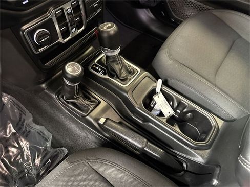 Used 2023 Jeep Wrangler Sahara image 21