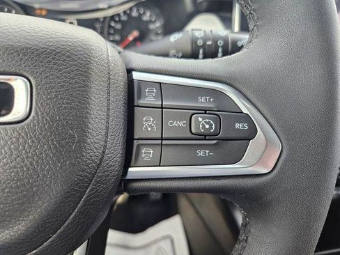 Used 2025 Jeep Compass Limited AWD/4WD image 33