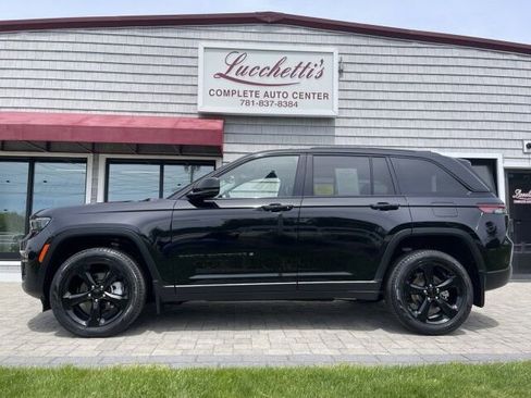 Used 2023 Jeep Grand Cherokee Limited w/ Black Appearance Package AWD/4WD image 2