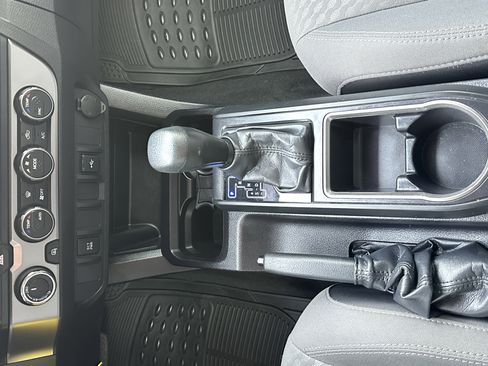 Used 2022 Toyota Tacoma SR image 30