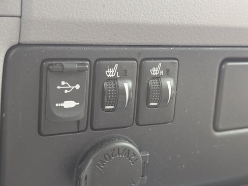 Used 2017 Toyota Sienna XLE FWD image 37