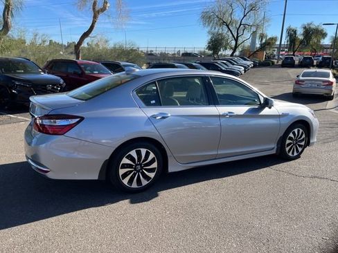 Used 2017 Honda Accord Touring image 5