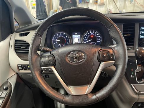 Certified 2017 Toyota Sienna XLE Premium AWD/4WD image 19
