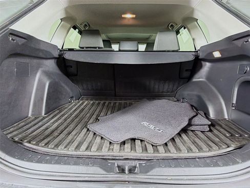 Used 2020 Toyota RAV4 XLE w/ Convenience Package image 25