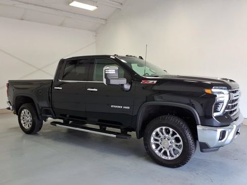 Used 2025 Chevrolet Silverado 2500 LTZ w/ LTZ Premium Package AWD/4WD image 2