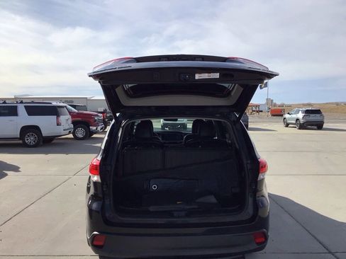 Used 2019 Toyota Highlander XLE image 5