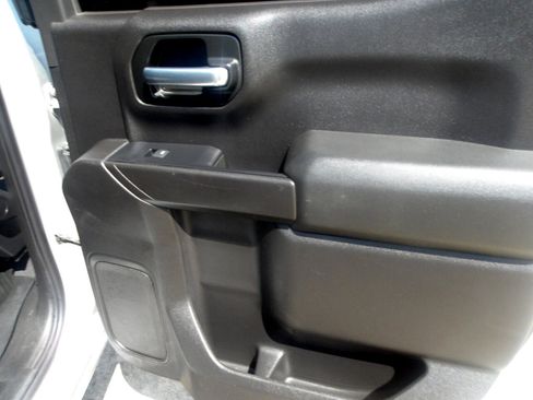 Used 2020 Chevrolet Silverado 1500 Custom w/ Custom Value Package image 7