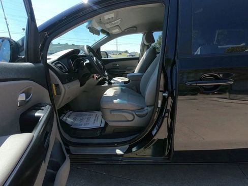 Used 2019 Kia Sedona L image 13
