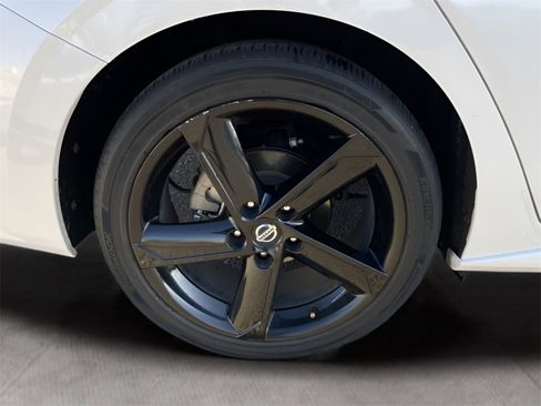 Used 2023 Nissan Sentra SR w/ Midnight Edition Package image 19