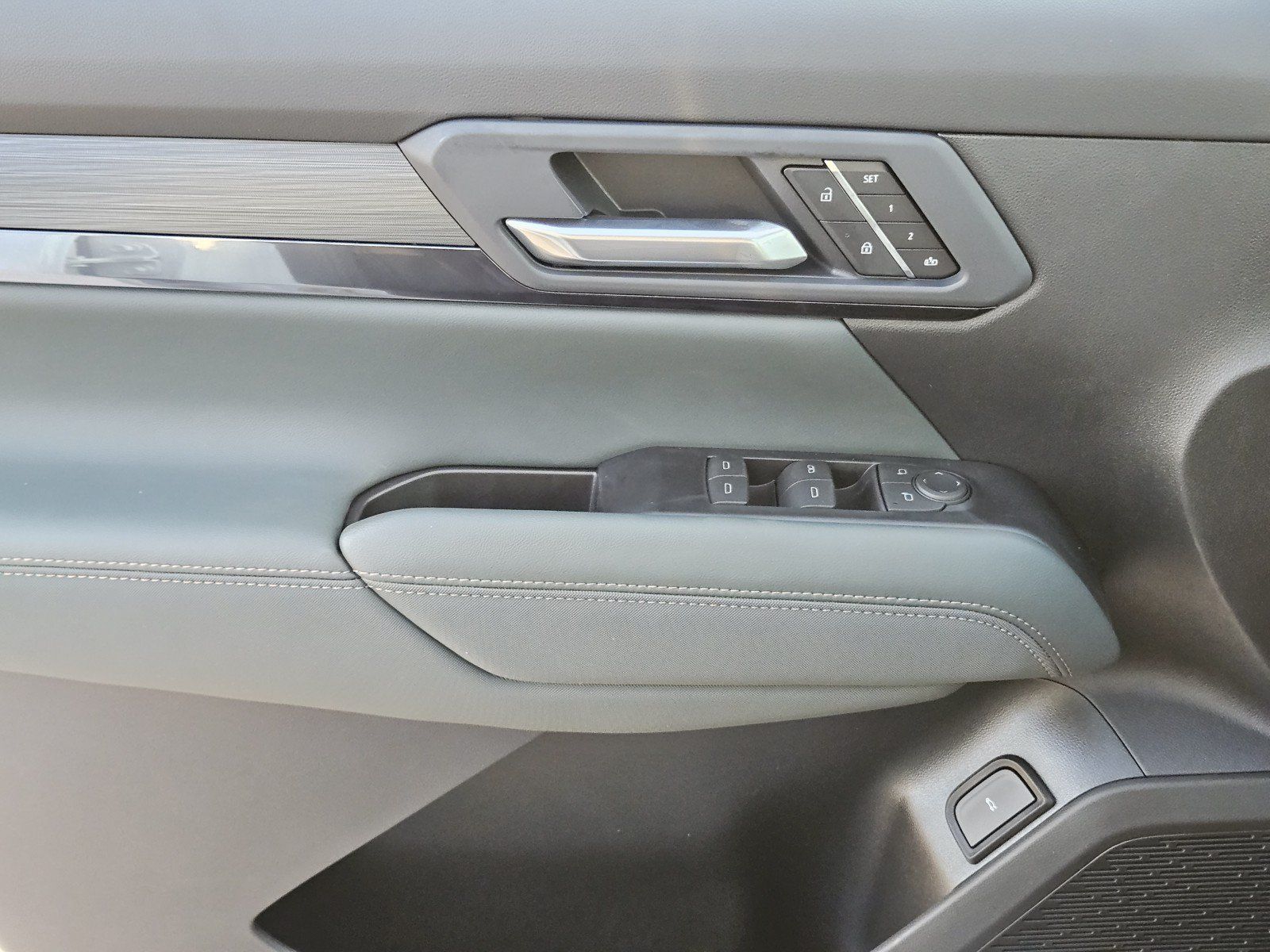 New 2027 GMC Terrain AT4 w/ Convenience Package III AWD/4WD image 16