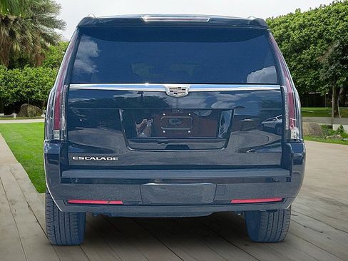 Used 2020 Cadillac Escalade Luxury RWD image 3