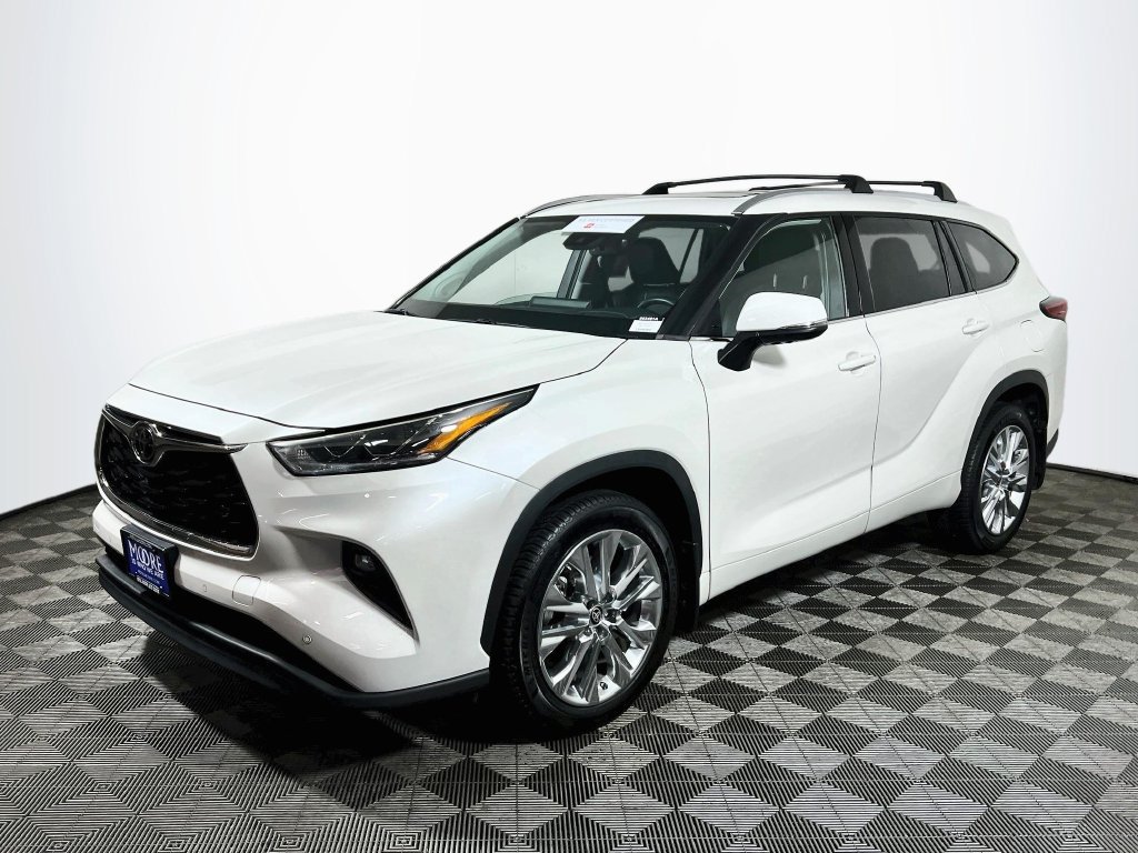 Certified 2021 Toyota Highlander Limited AWD/4WD image 3