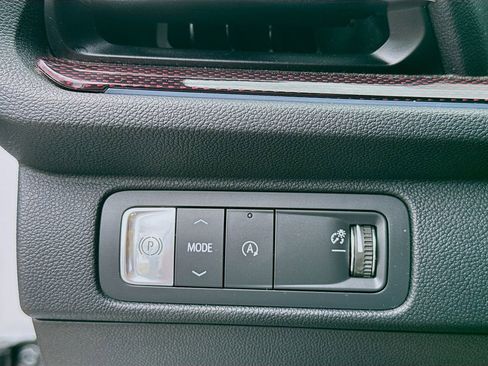 Used 2024 Chevrolet Traverse RS FWD image 21