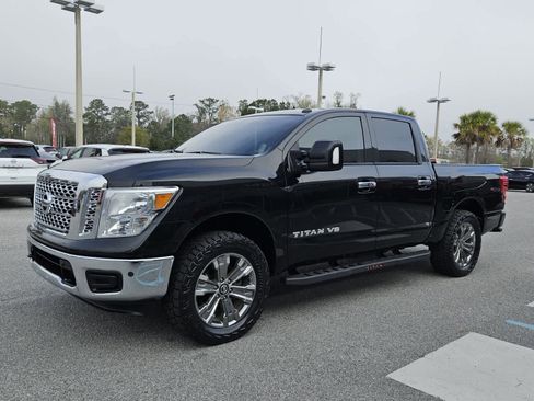 Used 2019 Nissan Titan SV w/ SV Convenience Package image 2