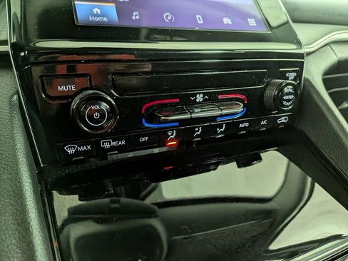 Certified 2023 Jeep Grand Cherokee Laredo image 29