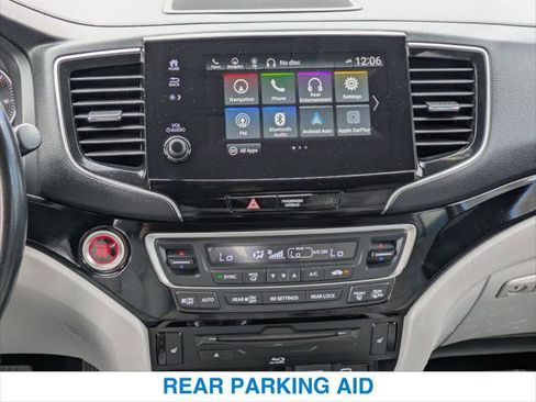 Certified 2022 Honda Pilot Touring image 17