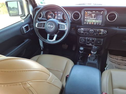 Used 2019 Jeep Wrangler Unlimited Sahara w/ Quick Order Package 24M Moab AWD/4WD image 4