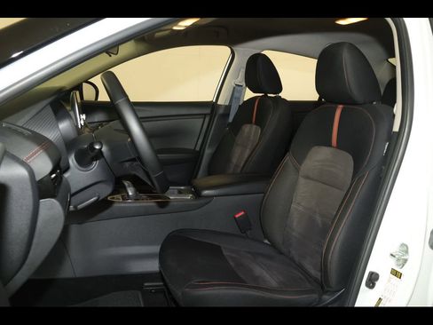 Used 2025 Nissan Sentra SR w/ Midnight Edition FWD image 21