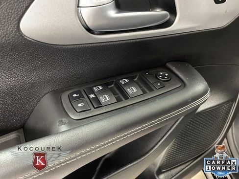 Used 2024 Chrysler Pacifica Touring-L w/ Uconnect Theater Family Group AWD/4WD image 21