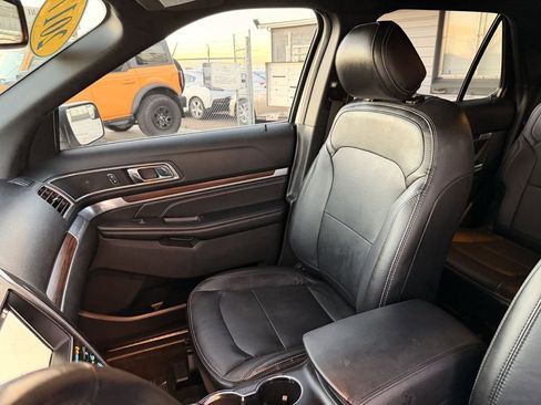 Used 2017 Ford Explorer Limited image 13