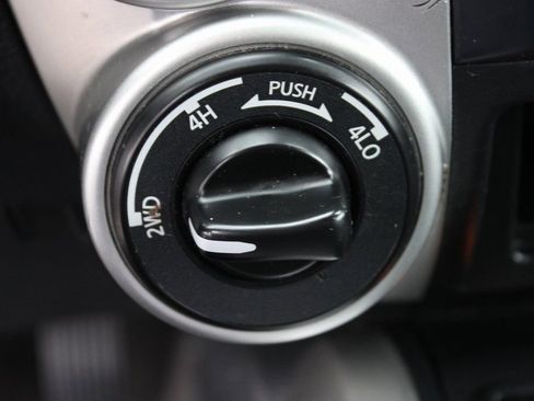 Used 2021 Nissan Titan SV w/ SV Convenience Package image 32