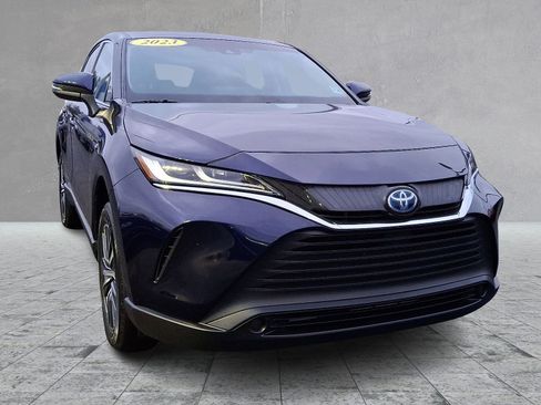 Used 2023 Toyota Venza LE image 2