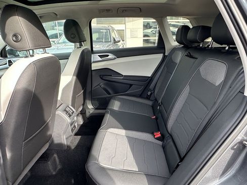 New 2025 Volkswagen Taos SE image 7