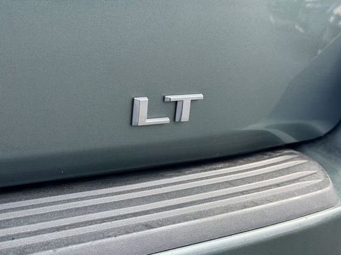 Used 2024 Chevrolet Suburban LT RWD image 15
